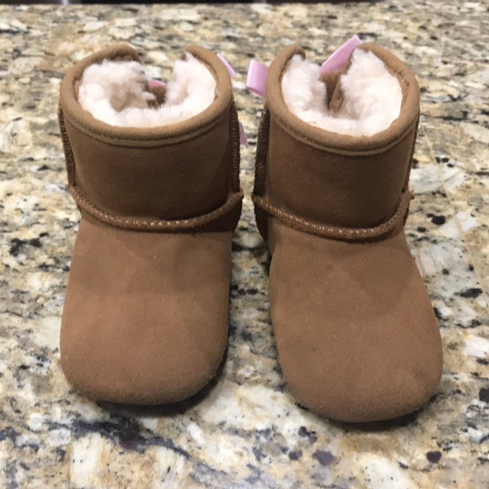 Toddler Uggs size 4/5